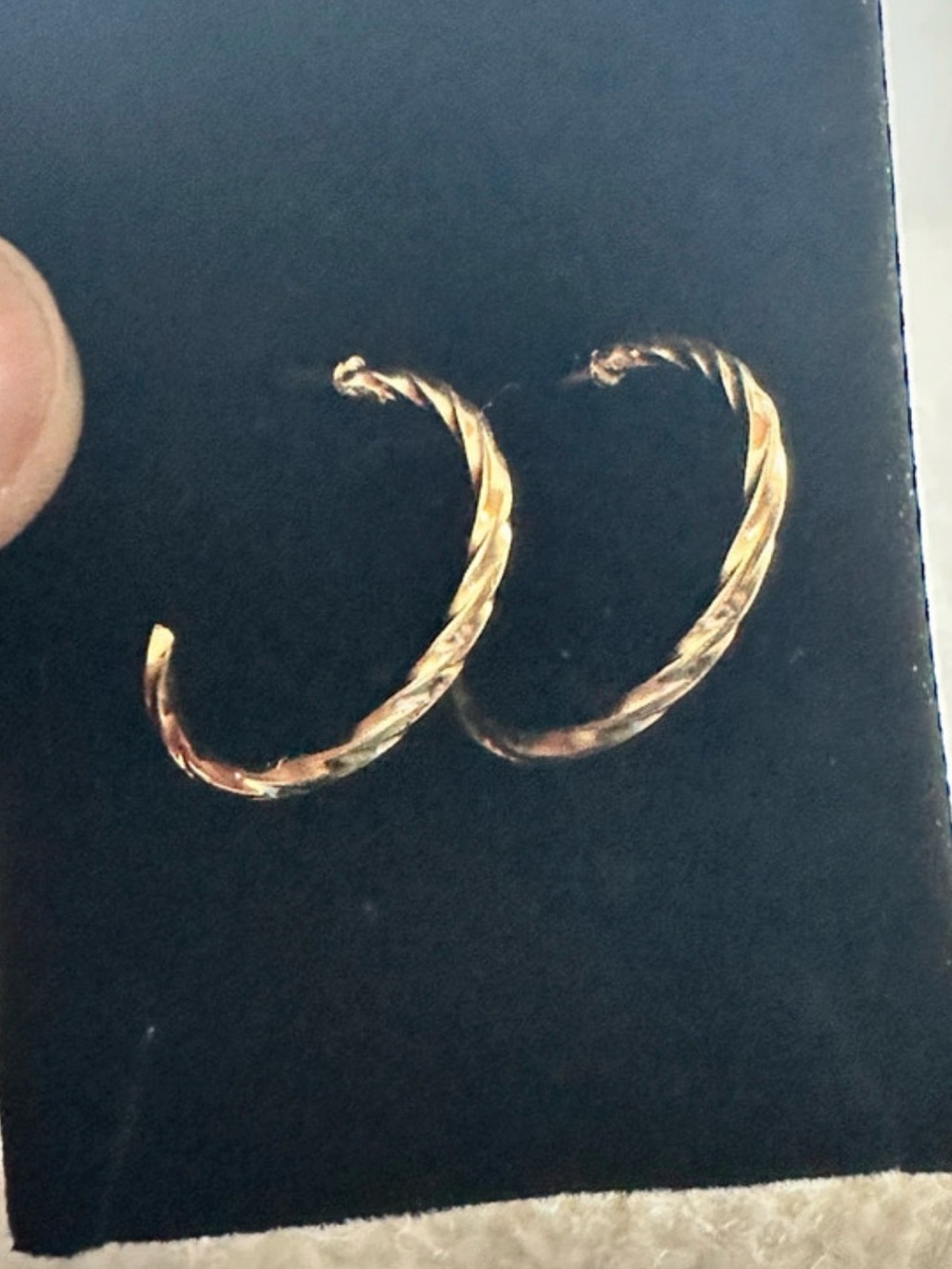 Minimalist gold hoops earrings